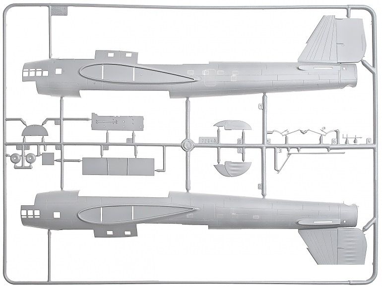 Звезда Сборная модель самолета "Пе-8"