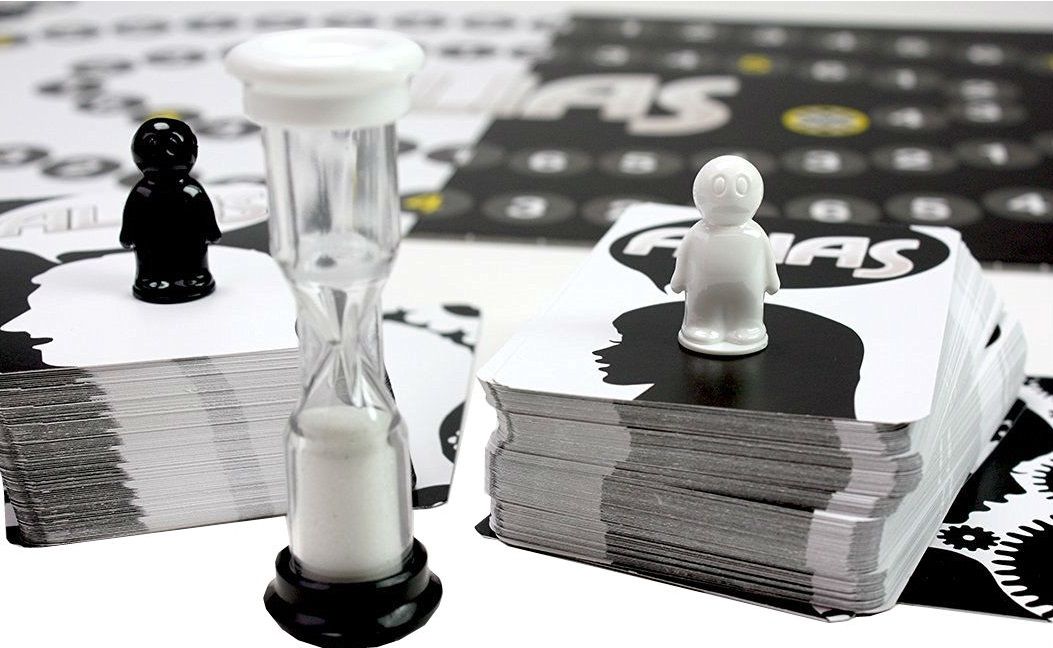 Tactic Настольная игра "Alias. Women vs Men" (Алиас/Элиас/Скажи иначе. Дамы против Джентльменов)