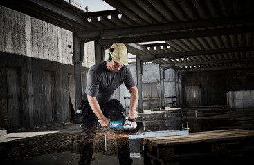 Углошлифовальная машина Makita GA9020SFK 2200Вт 6600об/мин рез.шпин.:M14 d=230мм жестк.кейс