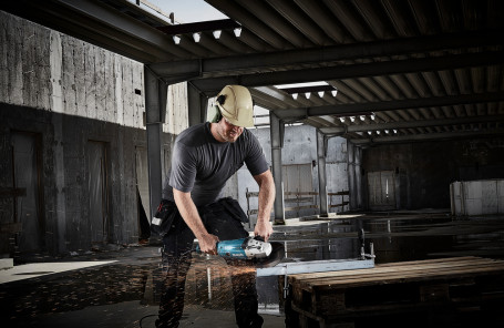 Углошлифовальная машина Makita GA9020SFK 2200Вт 6600об/мин рез.шпин.:M14 d=230мм жестк.кейс