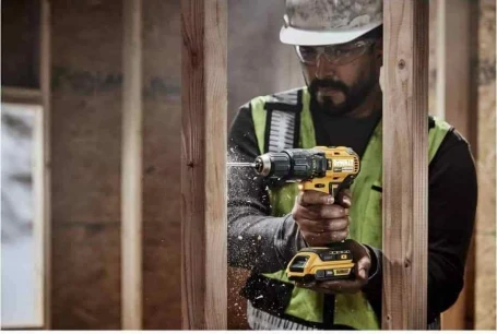 Дрель-шуруповерт DeWalt DCD778M2T-QW аккум. патрон:быстрозажимной (кейс в комплекте)