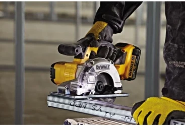 Циркулярная пила (дисковая) DeWalt DCS373N 460Вт (ручная) D диска.:140мм (DCS373N-XJ)
