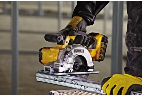 Циркулярная пила (дисковая) DeWalt DCS373N 460Вт (ручная) D диска.:140мм (DCS373N-XJ)